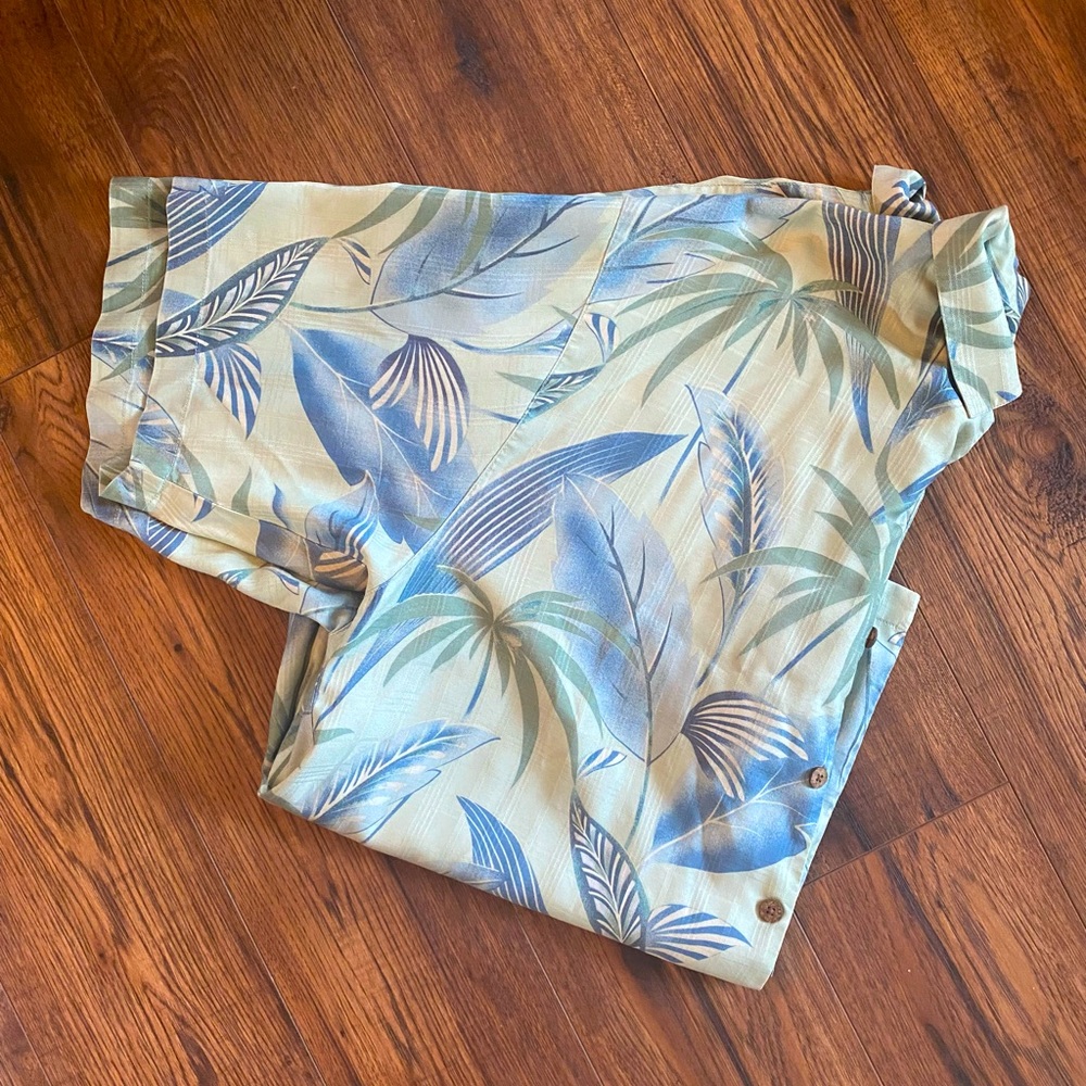 Tommy Bahamas Mens XL Tall Green and Blue Floral